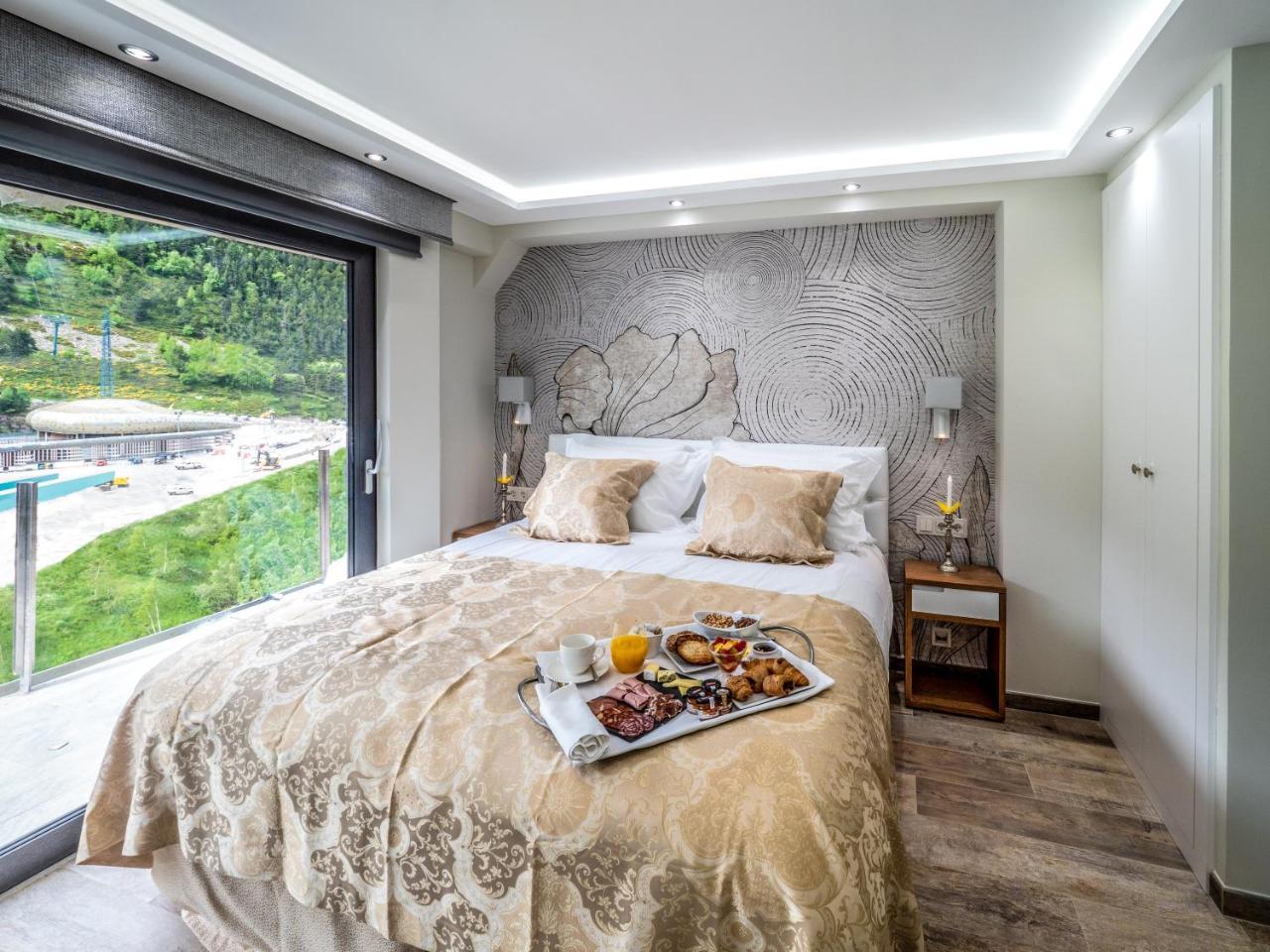Aparthotel Esquirol