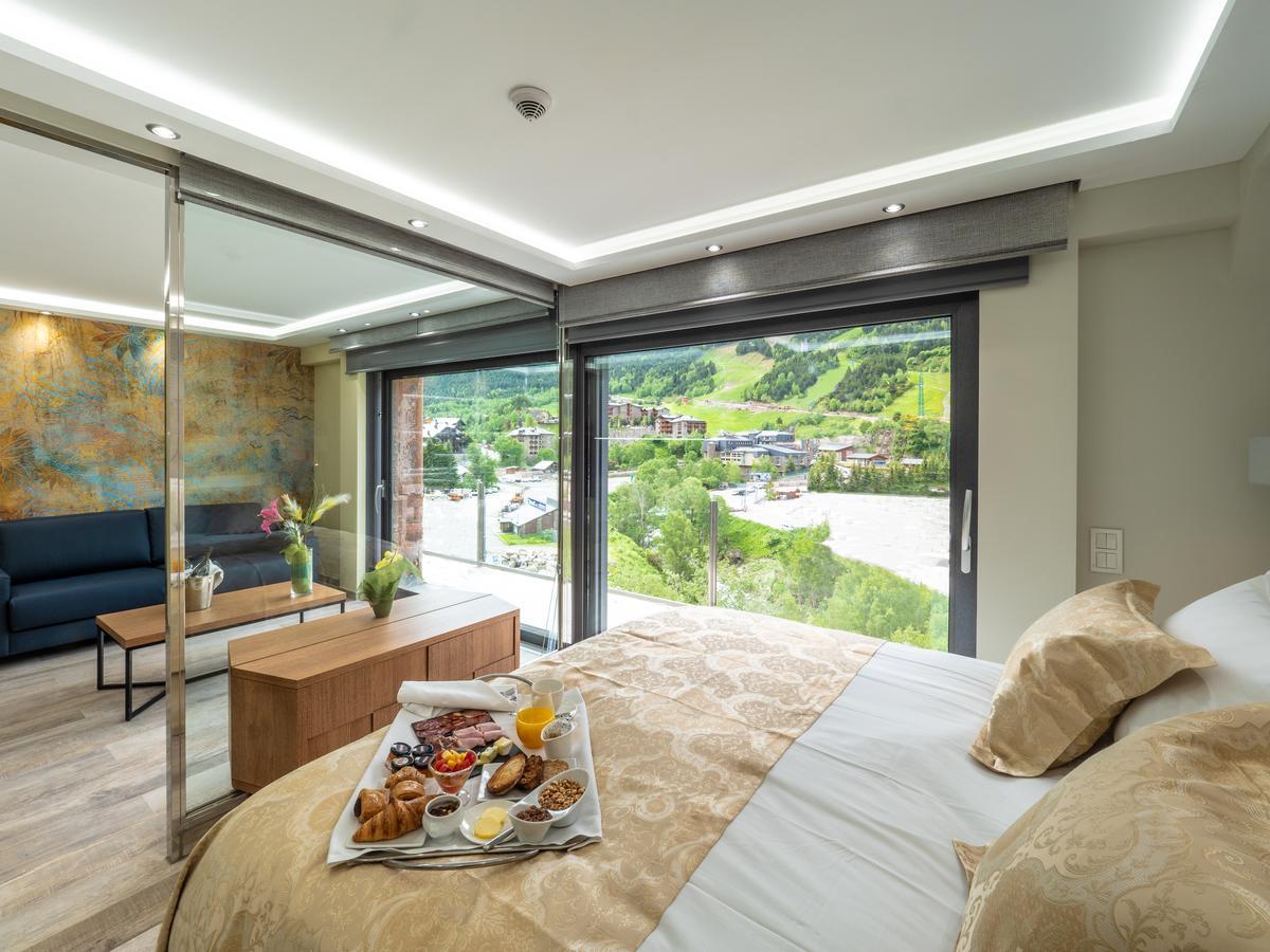 Aparthotel Esquirol 4*